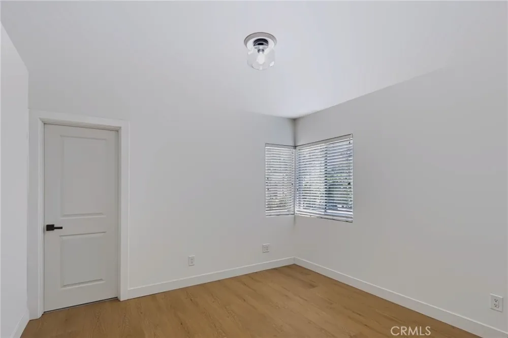 5747 Agnes Avenue Valley Village, CA 91607