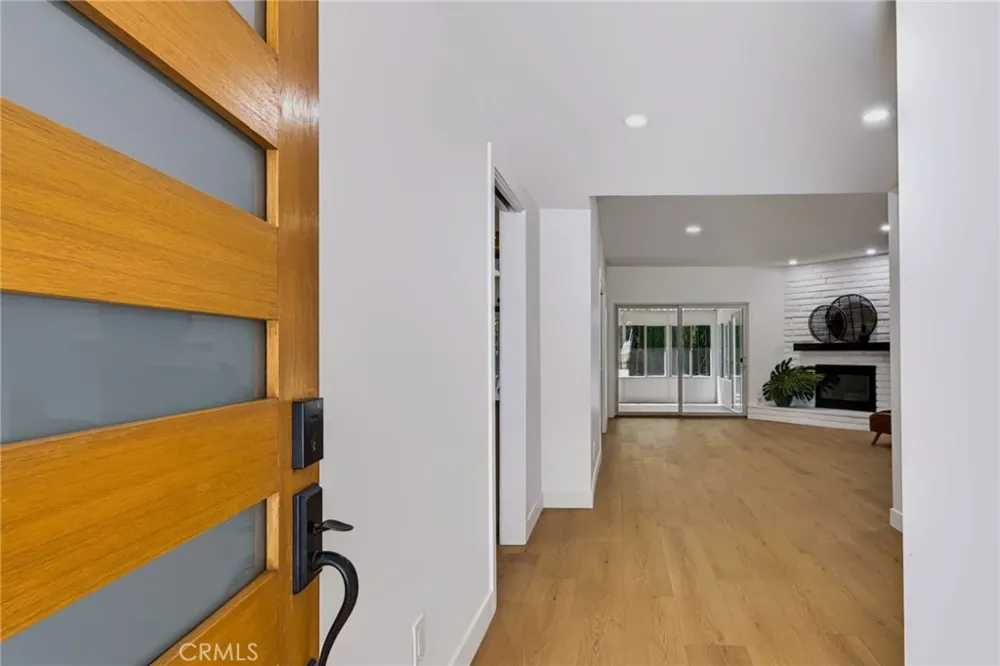 5747 Agnes Avenue Valley Village, CA 91607