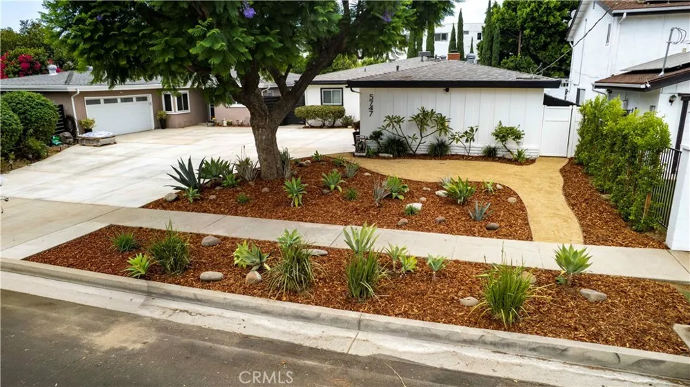 5747 Agnes Avenue Valley Village, CA 91607