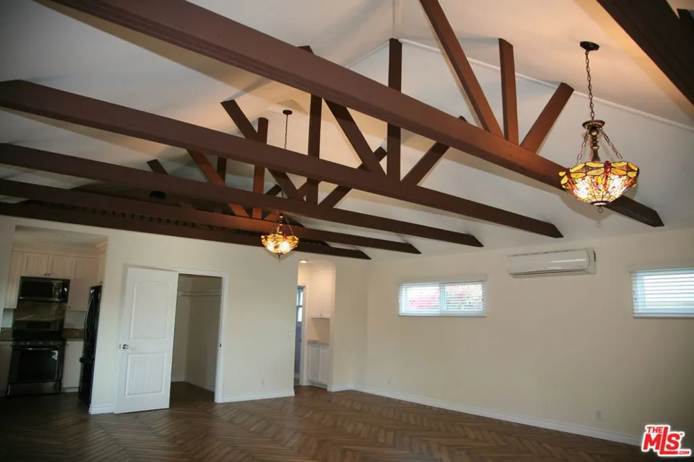 6621 Nagle Avenue Valley Glen, CA 91401