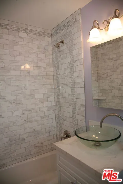 6621 Nagle Avenue Valley Glen, CA 91401