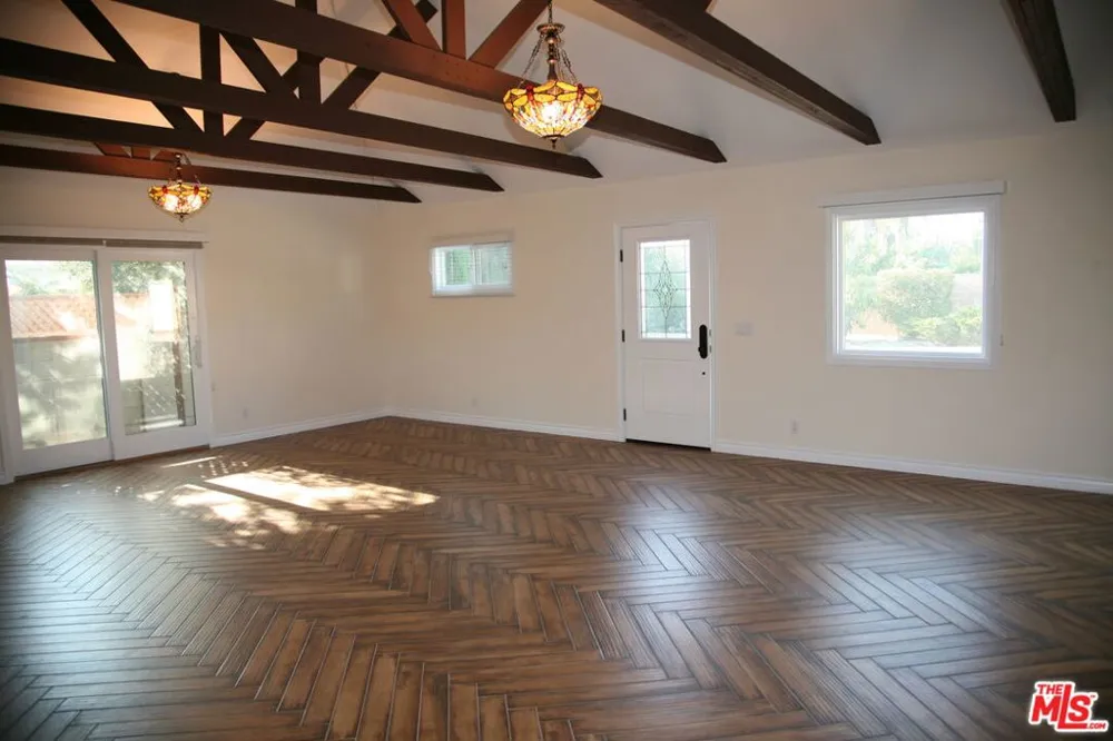 6621 Nagle Avenue Valley Glen, CA 91401