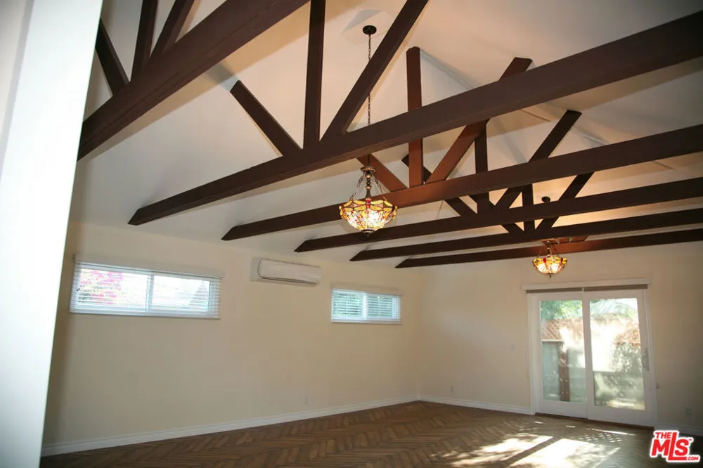 6621 Nagle Avenue Valley Glen, CA 91401