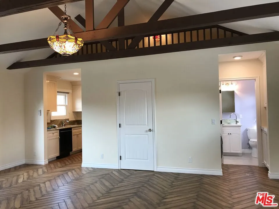 6621 Nagle Avenue Valley Glen, CA 91401
