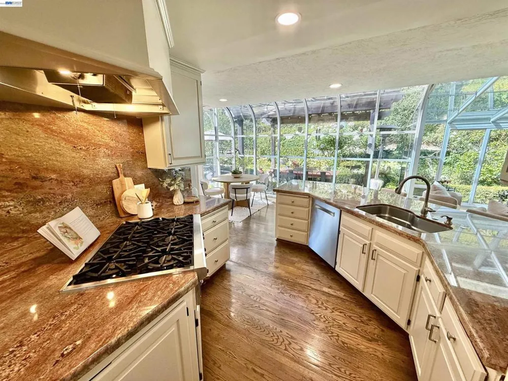 516 Moraga Way Orinda, CA 94563