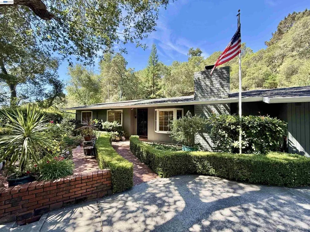 516 Moraga Way Orinda, CA 94563