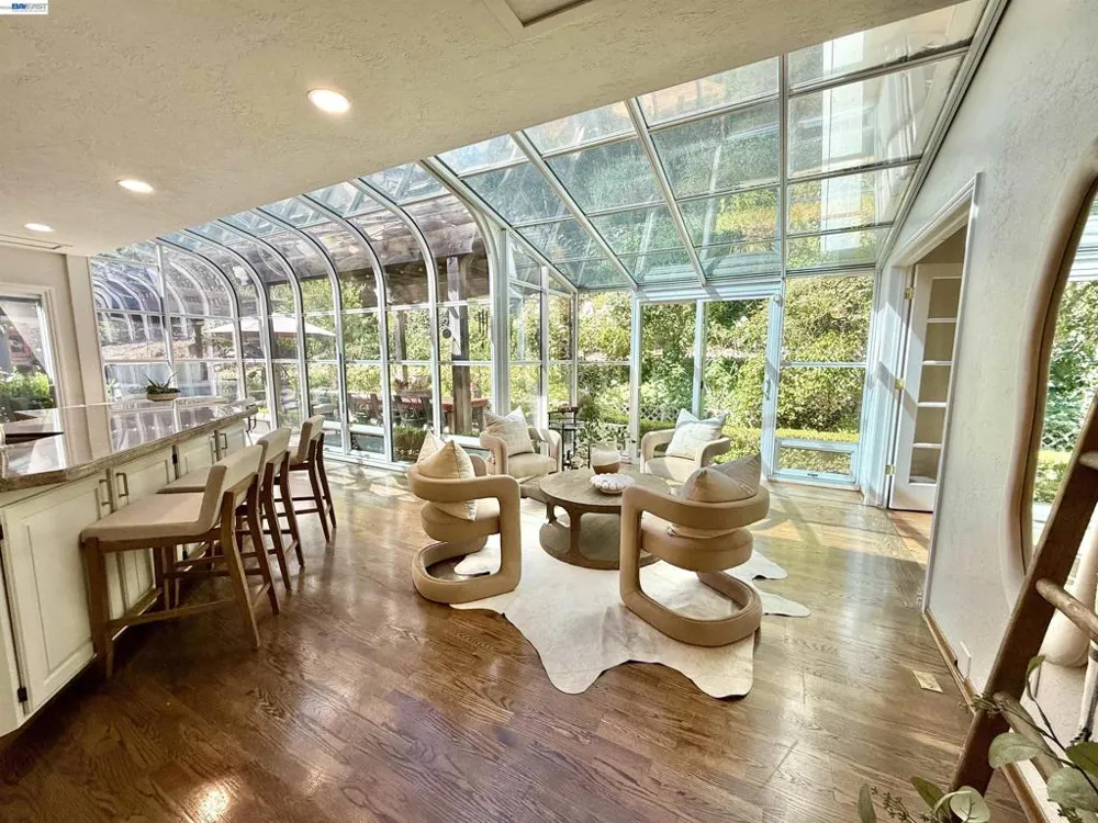 516 Moraga Way Orinda, CA 94563
