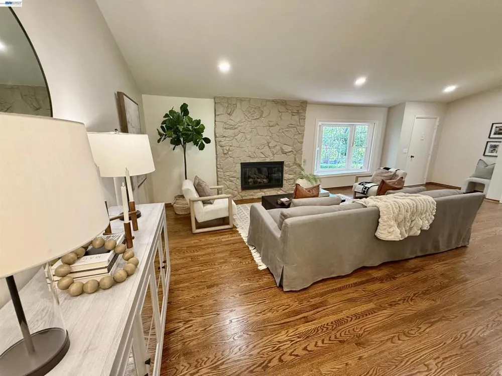 516 Moraga Way Orinda, CA 94563