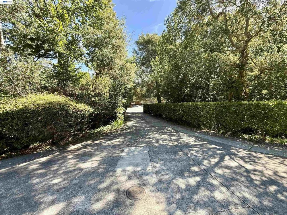 516 Moraga Way Orinda, CA 94563