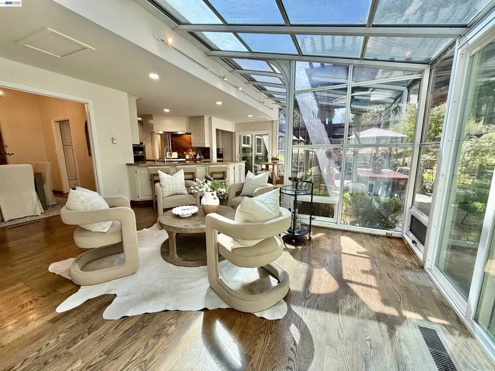 516 Moraga Way Orinda, CA 94563