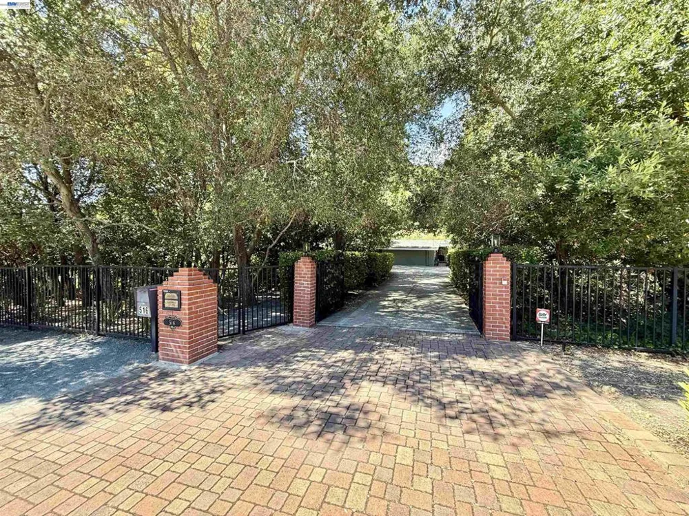 516 Moraga Way Orinda, CA 94563