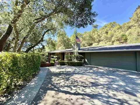 516 Moraga Way