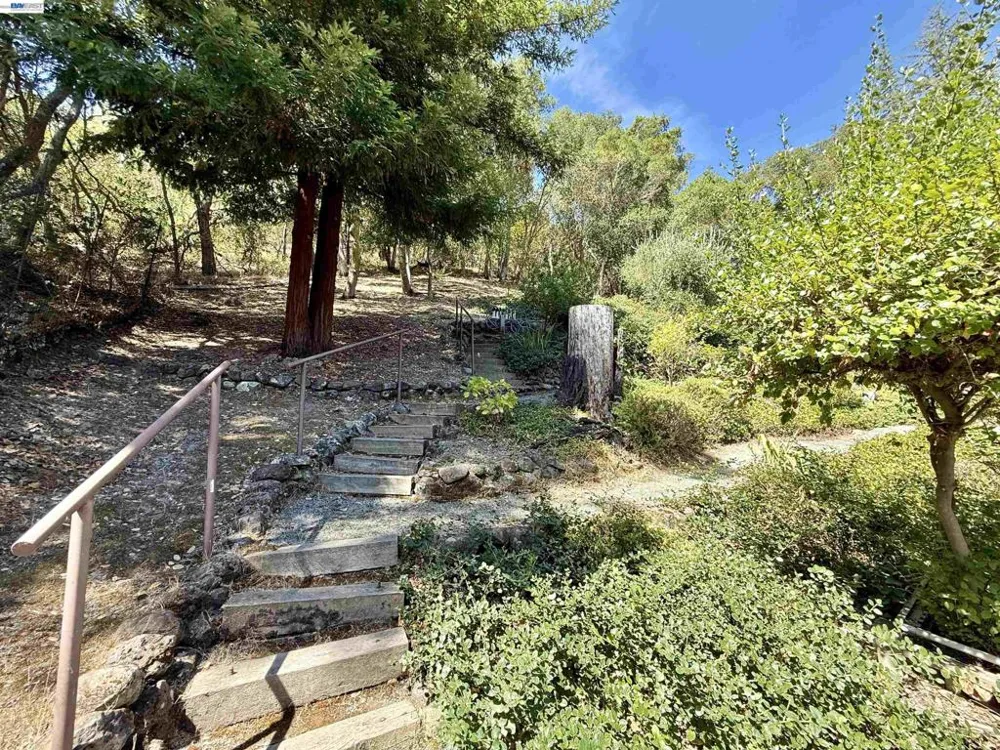 516 Moraga Way Orinda, CA 94563