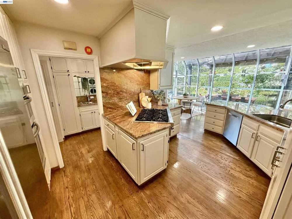 516 Moraga Way Orinda, CA 94563