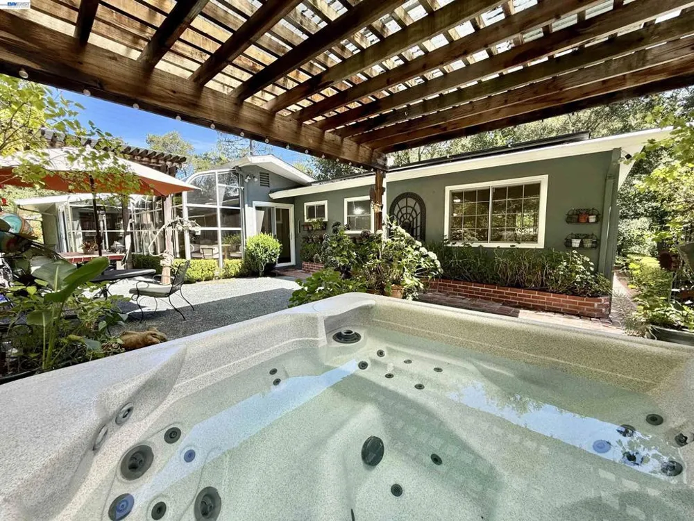 516 Moraga Way Orinda, CA 94563
