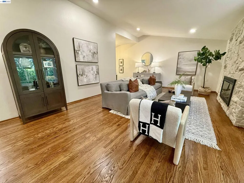516 Moraga Way Orinda, CA 94563