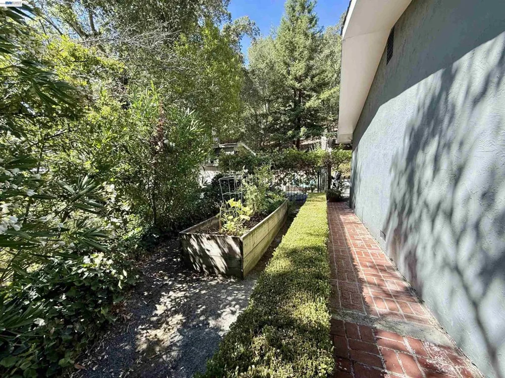 516 Moraga Way Orinda, CA 94563