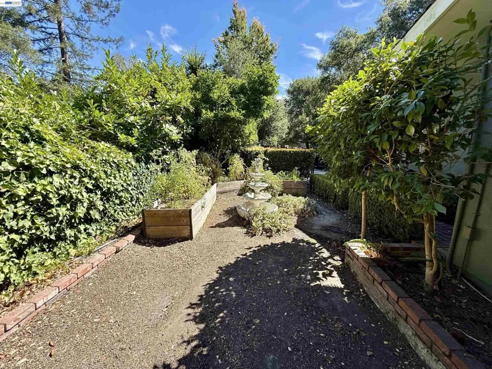 516 Moraga Way Orinda, CA 94563
