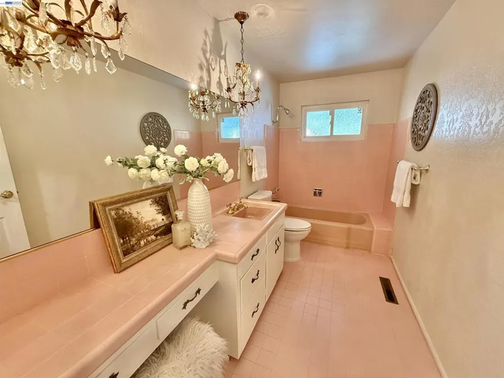 516 Moraga Way Orinda, CA 94563