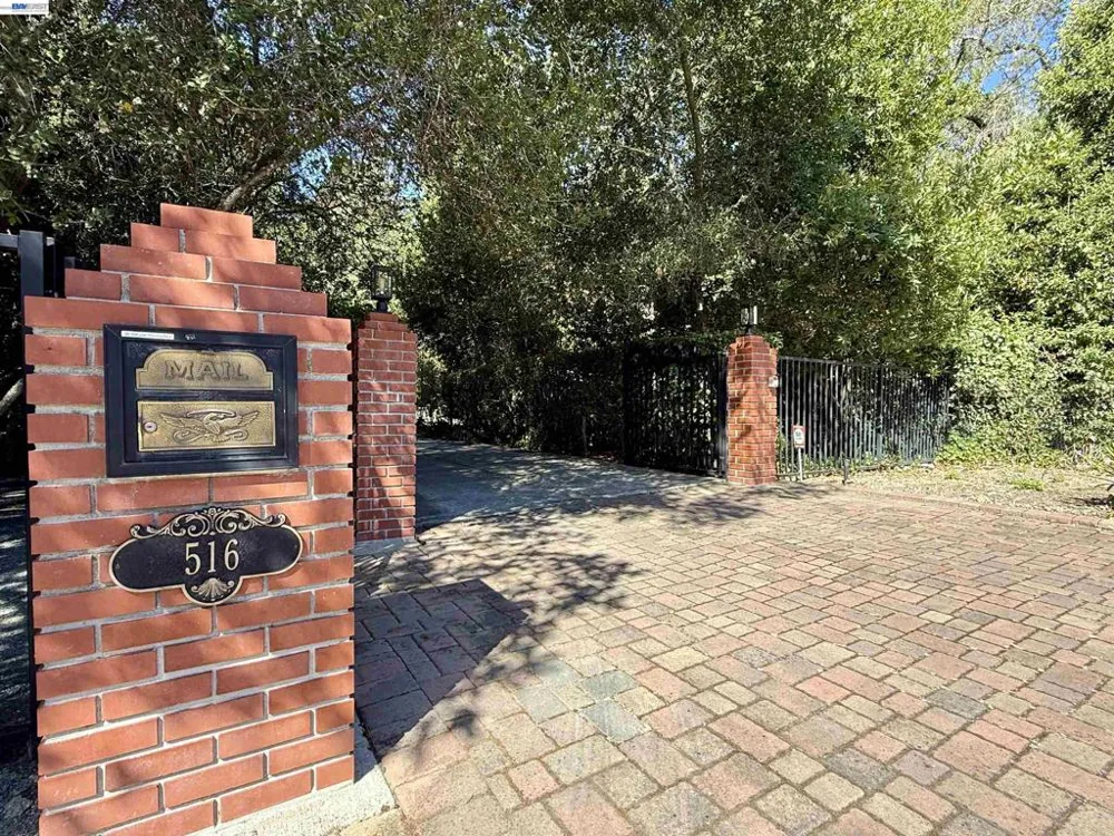 516 Moraga Way Orinda, CA 94563