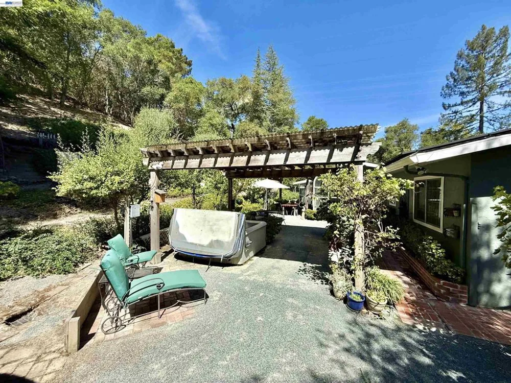 516 Moraga Way Orinda, CA 94563