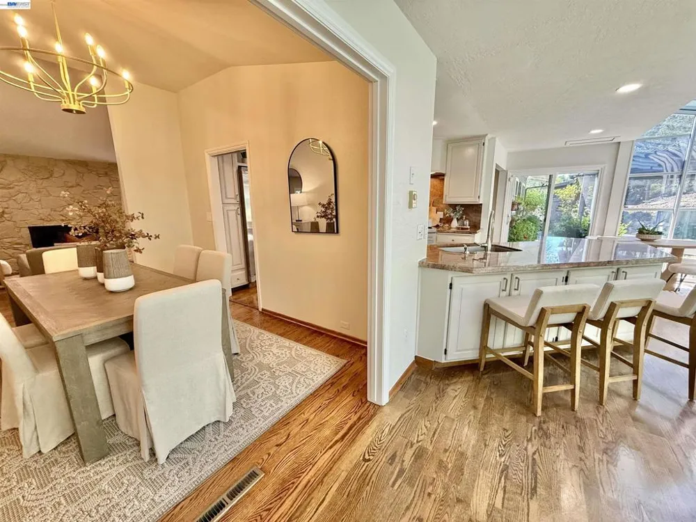 516 Moraga Way Orinda, CA 94563