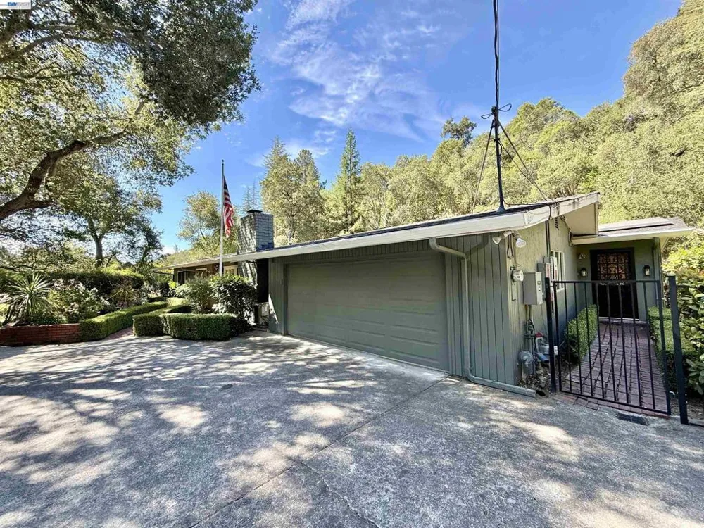 516 Moraga Way Orinda, CA 94563