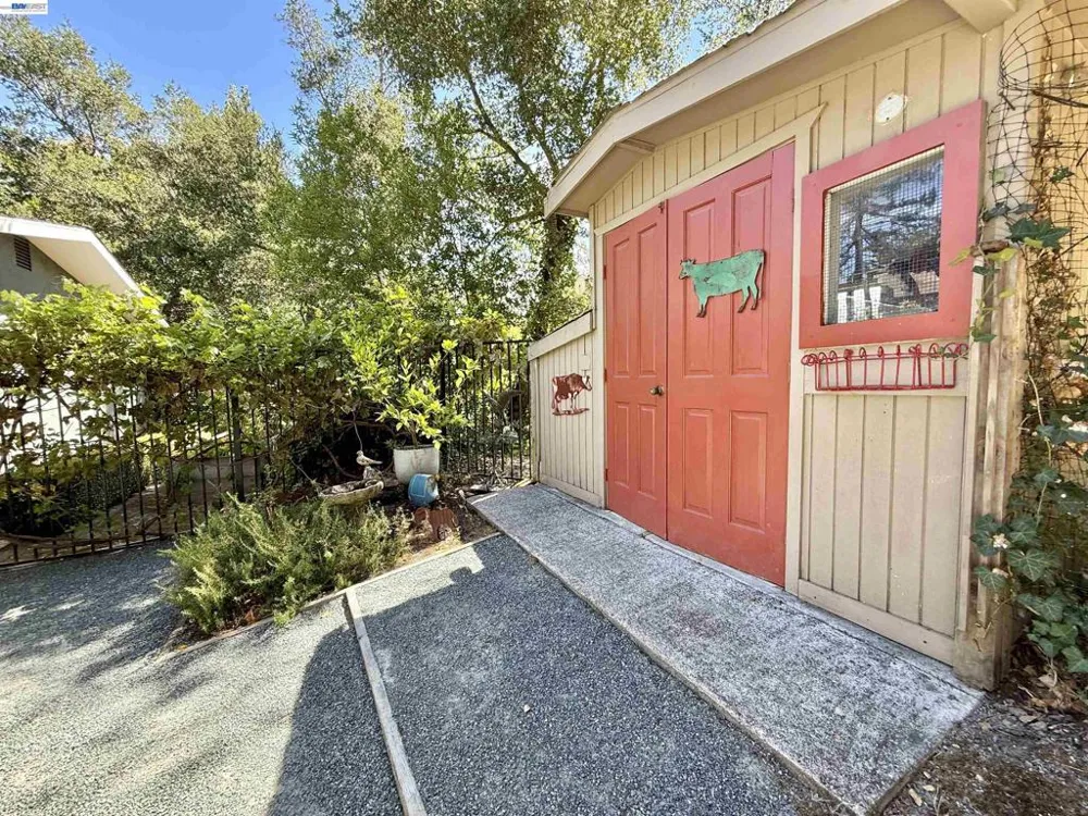 516 Moraga Way Orinda, CA 94563