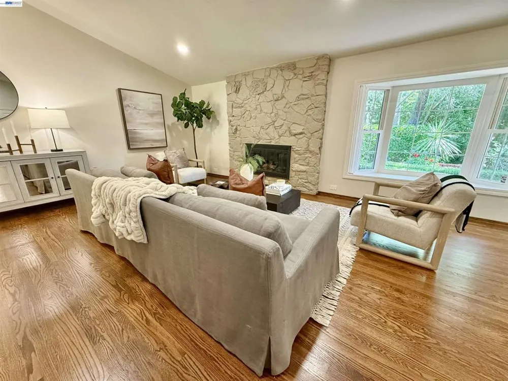516 Moraga Way Orinda, CA 94563