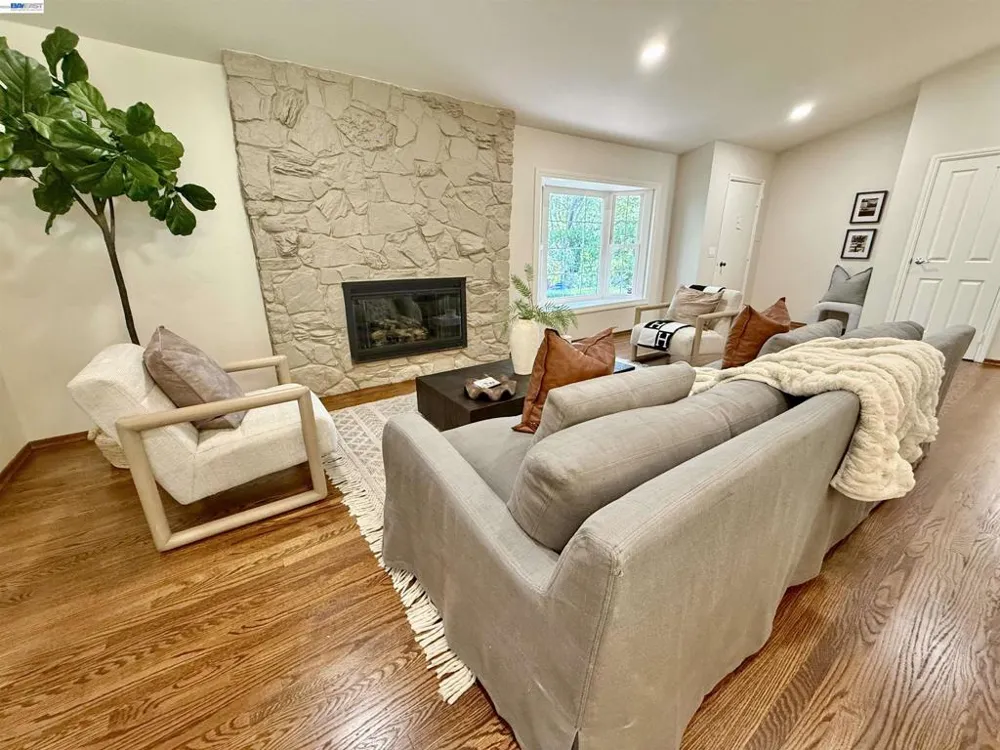 516 Moraga Way Orinda, CA 94563