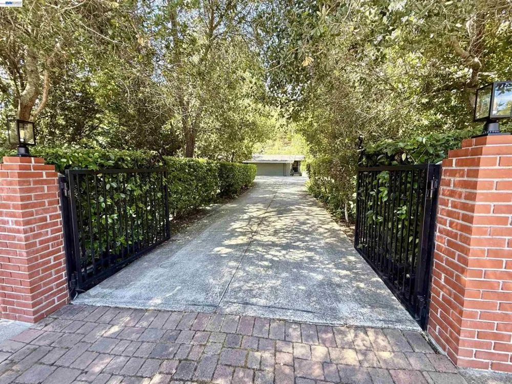 516 Moraga Way Orinda, CA 94563