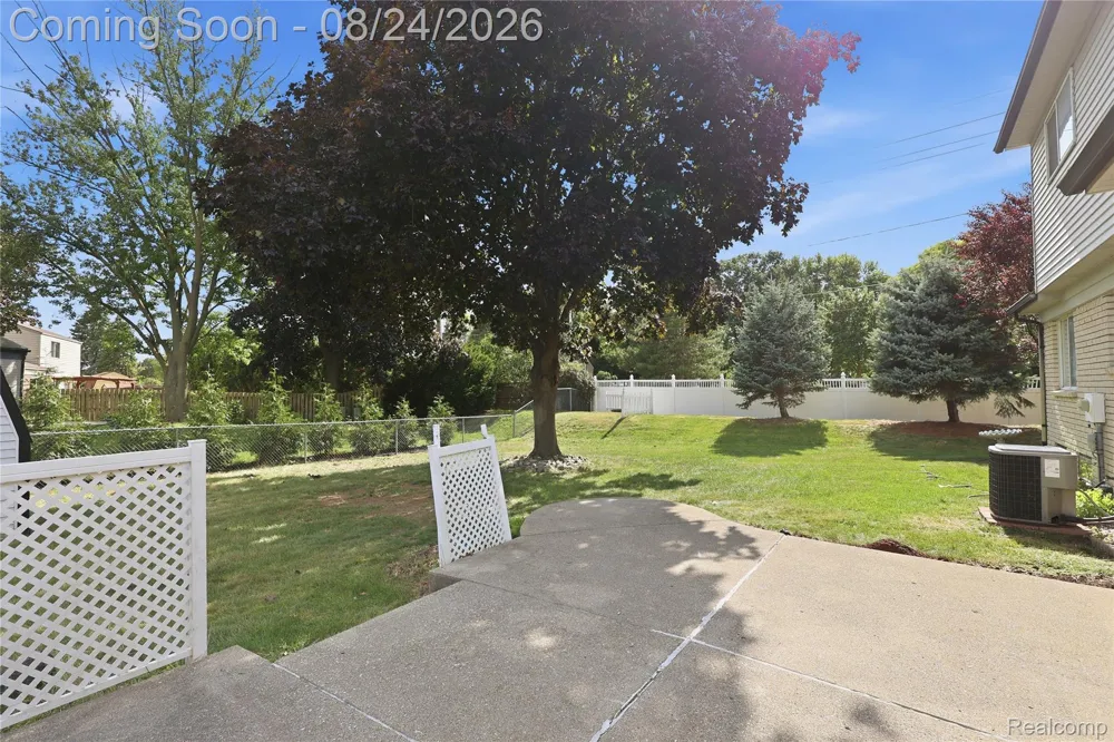 13622 Biscayne Drive Sterling Heights City, MI 48313