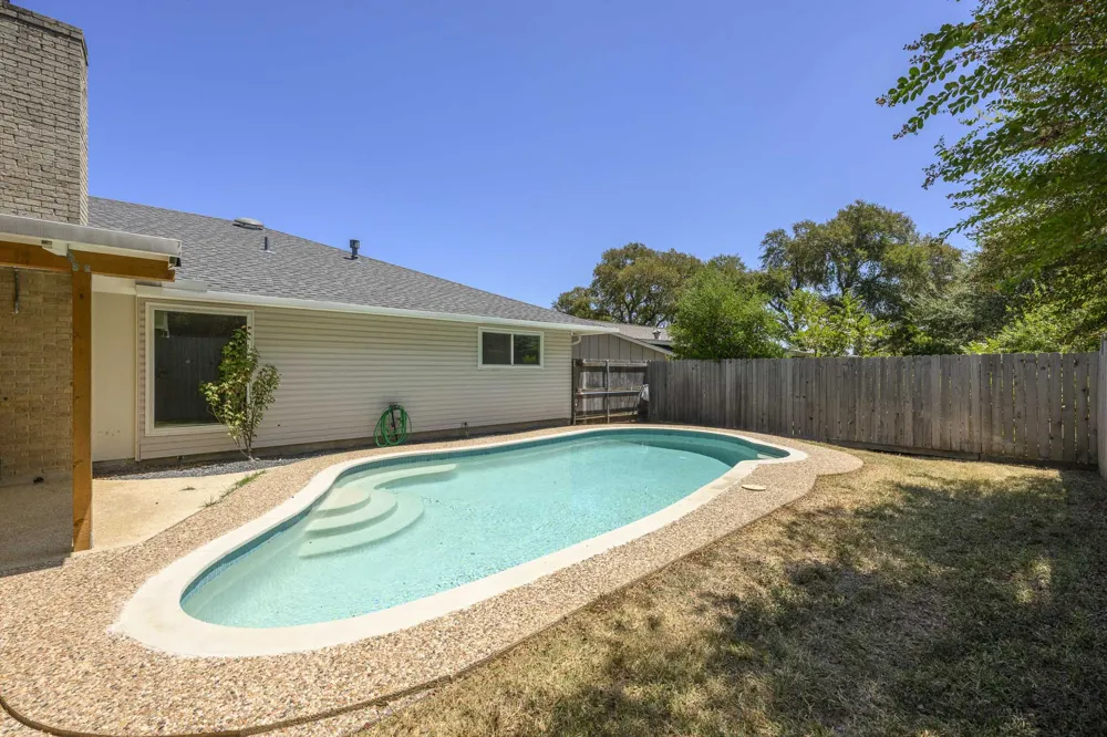 2717 Charlesworth Drive Austin, TX 78745