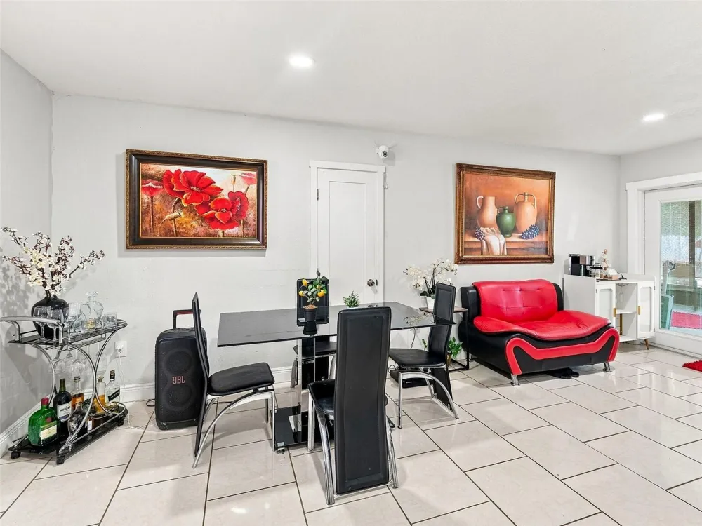 6819 32ND AVENUE S Tampa, FL 33619