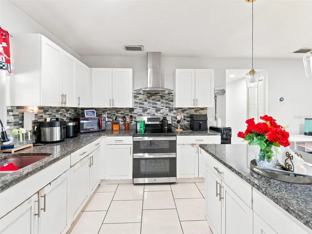 6819 32ND AVENUE S Tampa, FL 33619