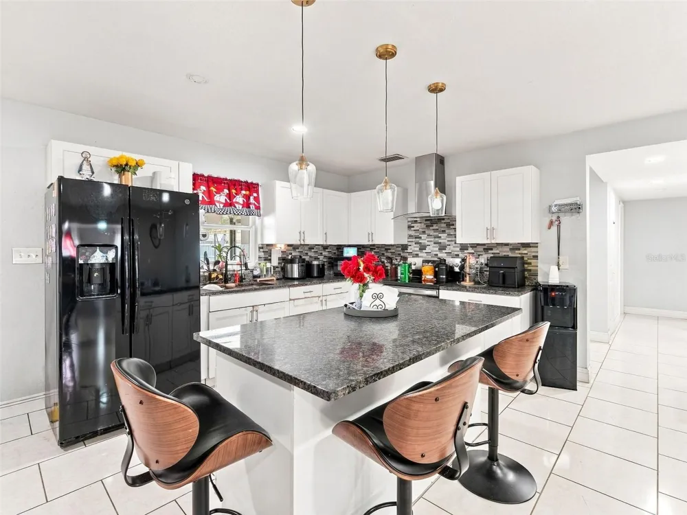 6819 32ND AVENUE S Tampa, FL 33619