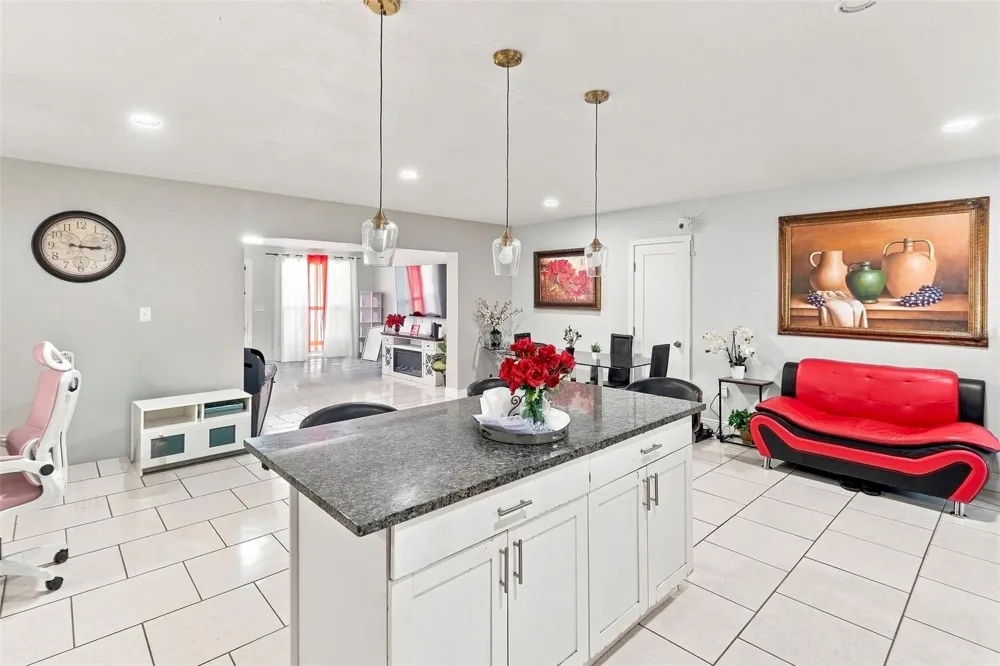 6819 32ND AVENUE S Tampa, FL 33619