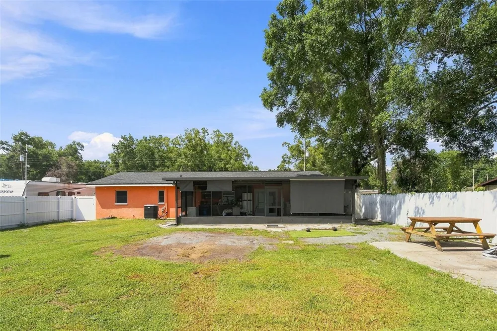 6819 32ND AVENUE S Tampa, FL 33619