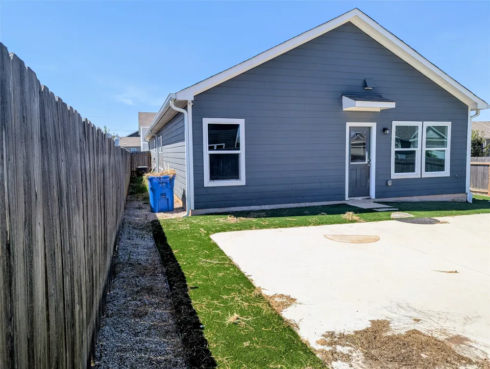 1112 Minnow Lane Bastrop, TX 78602