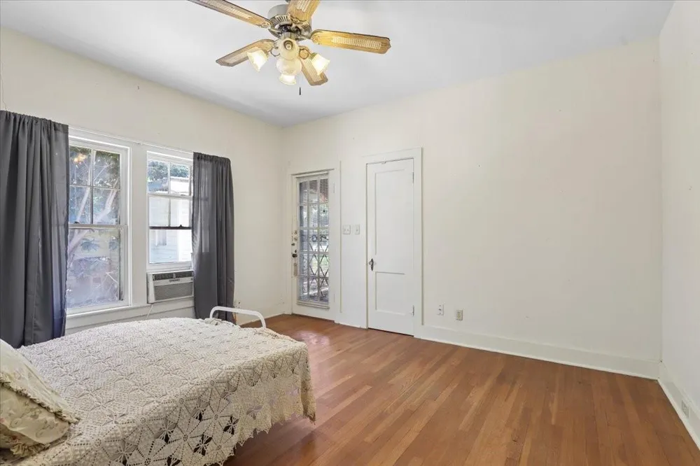 514 S Main Street Lockhart, TX 78644