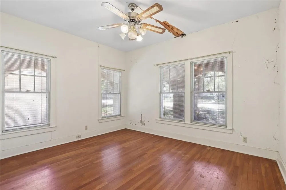 514 S Main Street Lockhart, TX 78644