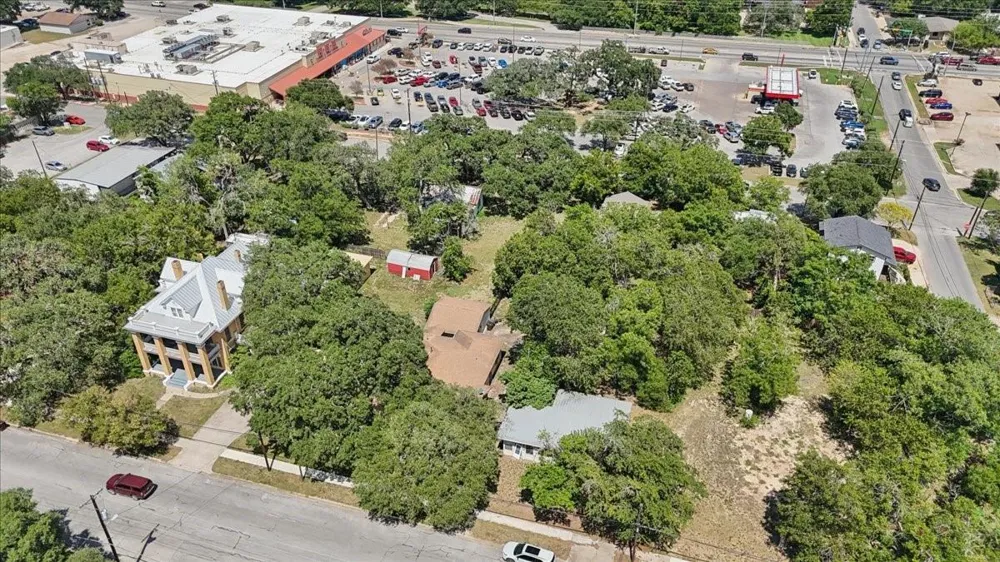 514 S Main Street Lockhart, TX 78644