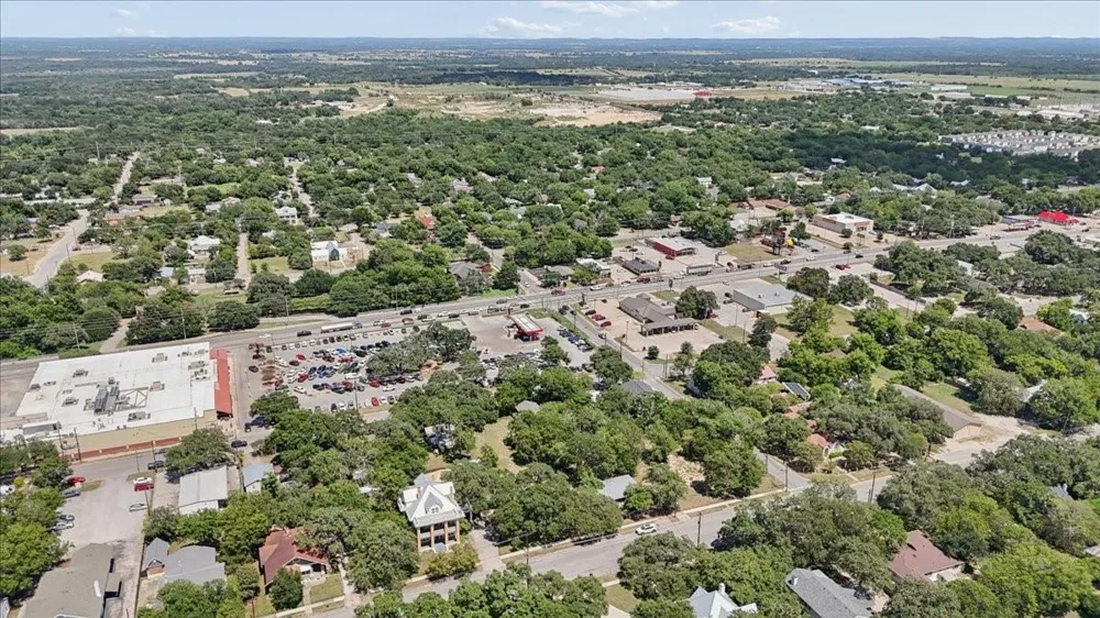 514 S Main Street Lockhart, TX 78644