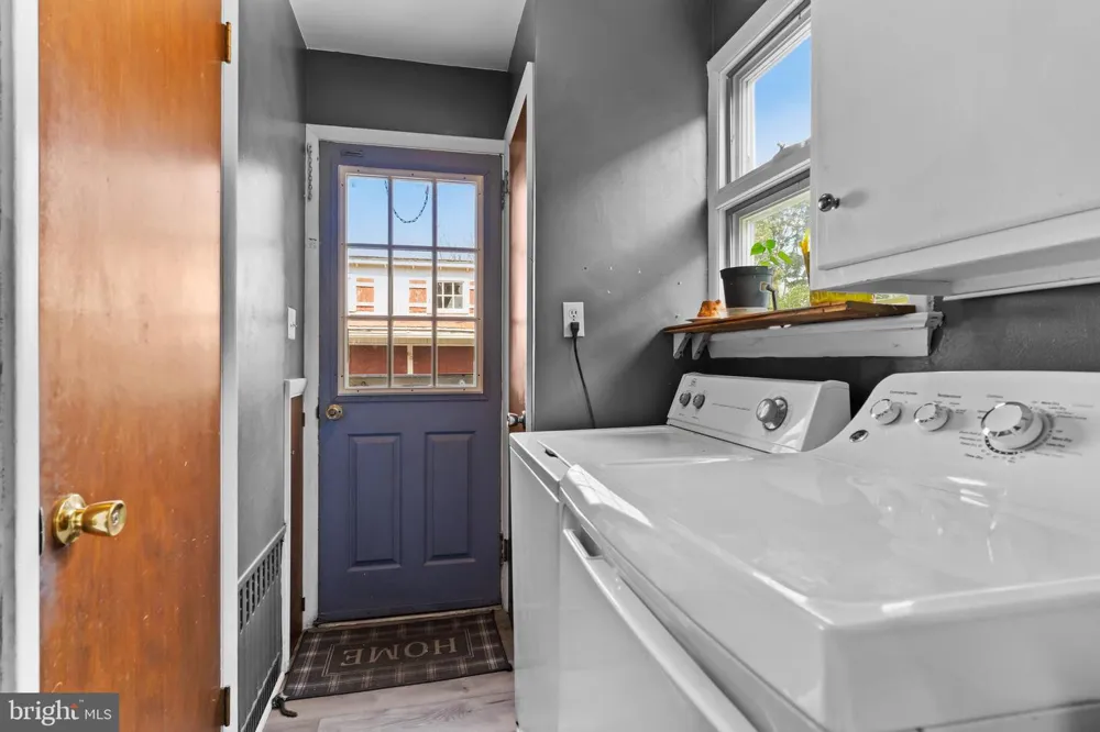 19 S CUSTER AVENUE New Holland, PA 17557