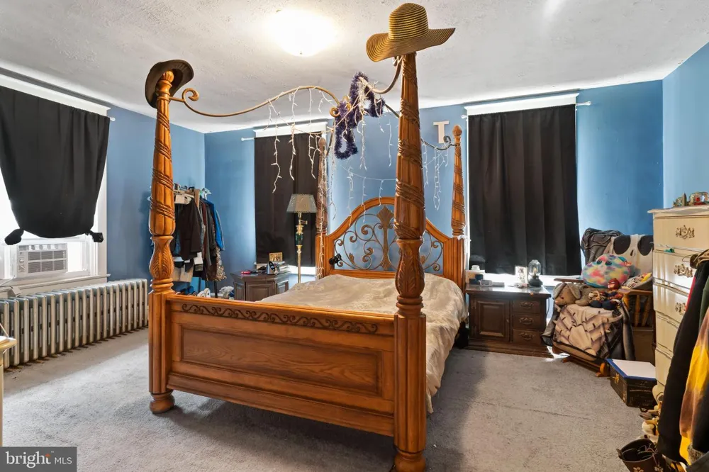 19 S CUSTER AVENUE New Holland, PA 17557