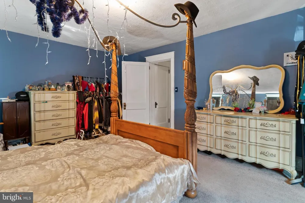 19 S CUSTER AVENUE New Holland, PA 17557