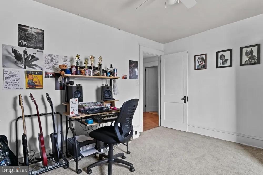 19 S CUSTER AVENUE New Holland, PA 17557
