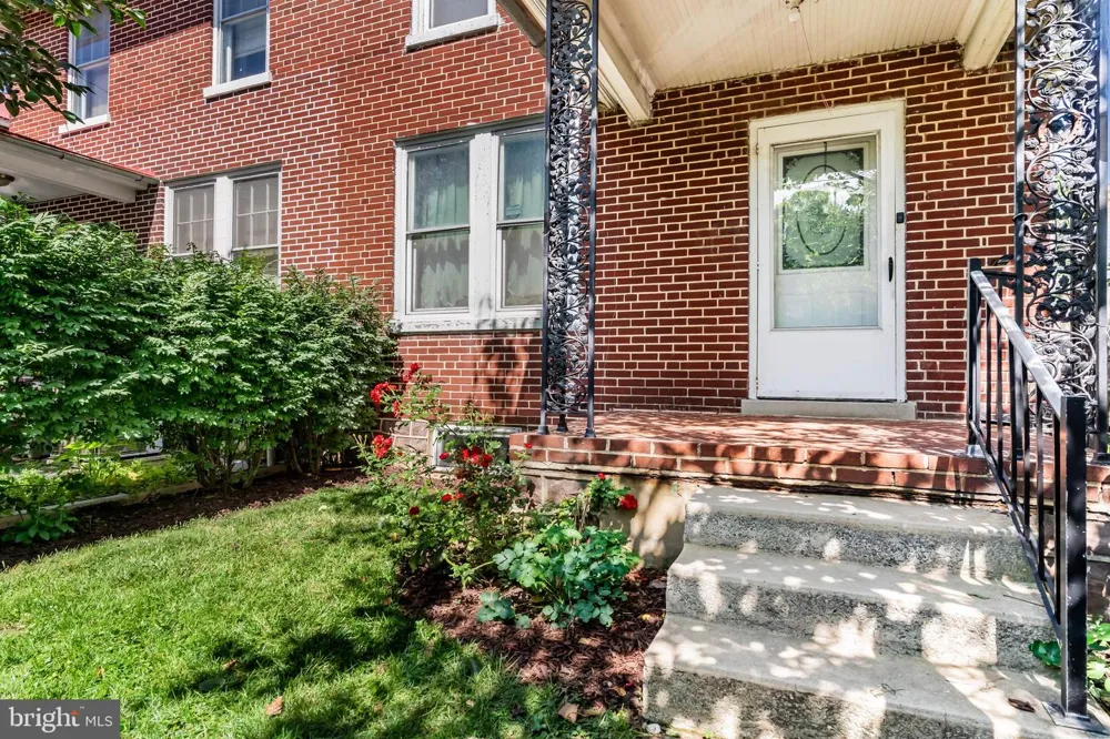 19 S CUSTER AVENUE New Holland, PA 17557