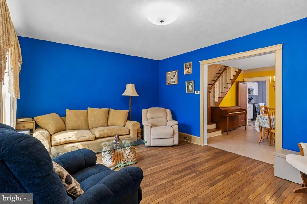 19 S CUSTER AVENUE New Holland, PA 17557
