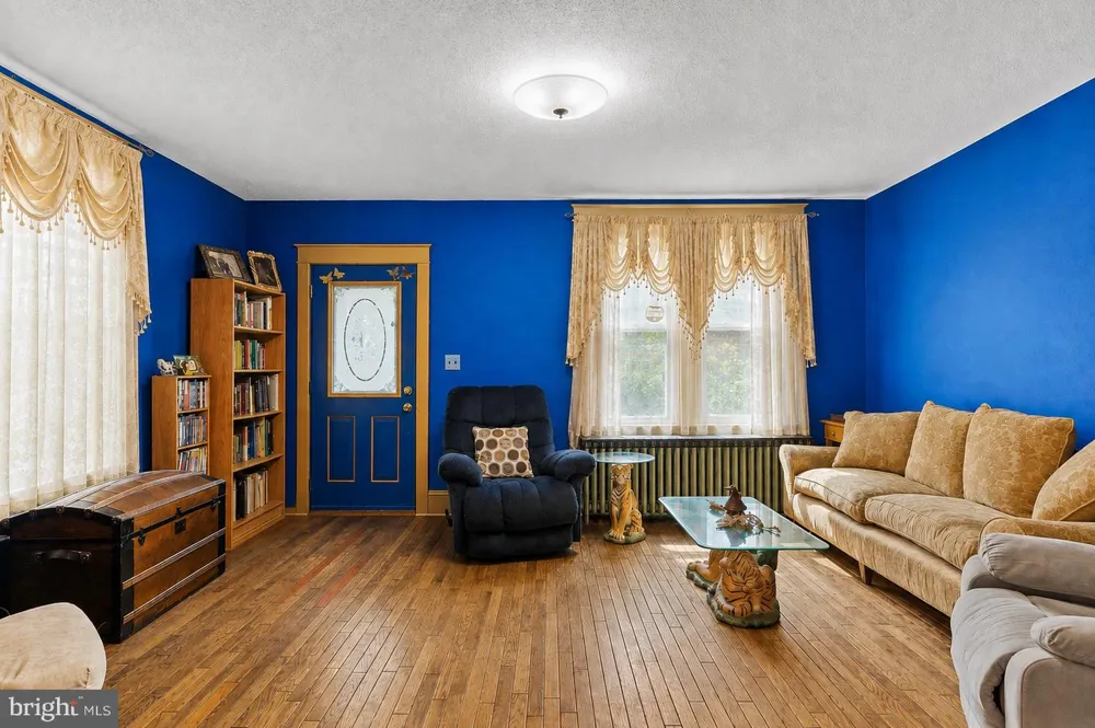 19 S CUSTER AVENUE New Holland, PA 17557